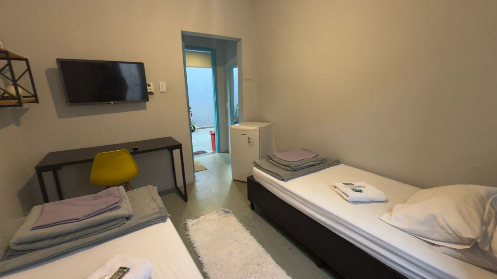 Quarto 14: configuração com duas camas de solteiro